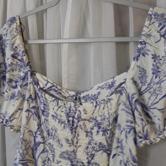 Women's H&M white/blue Floral cropped top with Fluffy sleeves in Sz (L) - Picture 7 of 9
